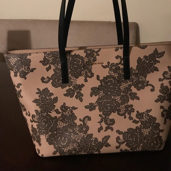 Michael Kors Handbags - 🎀NWOT HOT AUTHENTIC MICHAEL KORS LACE FLORAL BAG